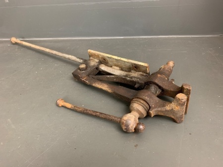 Vintage Light Gauge Leg Vice