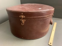 Large Vintage Strudy Leather Hat Box - 4