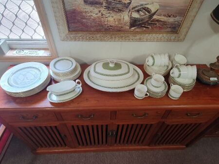 App. 58 Pieces Vintage Royal Doulton Gilt Edged Rondelay Pattern Dinner Service