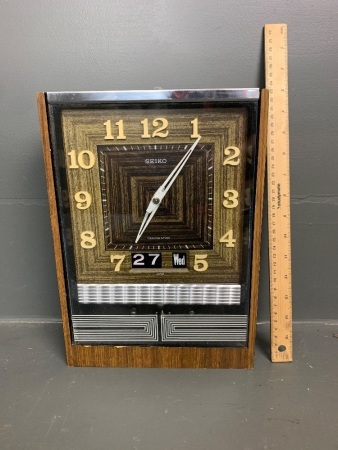 Seeking Transistor Wall Clock C1970's