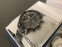 Seiko Chronograph 100m Watch - New and Boxed - with Spare Band - 2