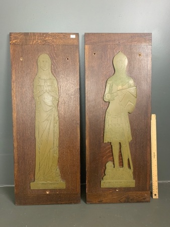 Set 2 Brass Look replica mediaeval knight and lady on English oak board