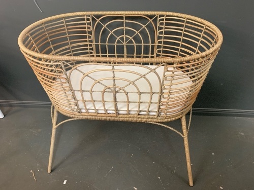 Cane Bassinet Solid with Stable Metal frame