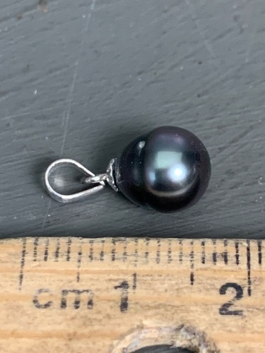 Sterling Silver pendant with Salt Water TAHITI Black Pearl