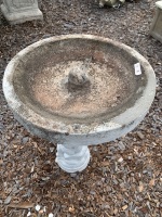 Concrete Cherub Birdbath - Top needs securing to stand - 3