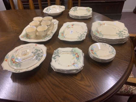 Royal Winton full service dinner service 6 place setting with serving platter & 2 turines