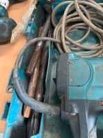 Makita corded demolition jackhammer with bits - 4