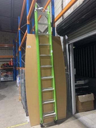 130kg fiberglass extension ladder - Bailey - extends to 5.42