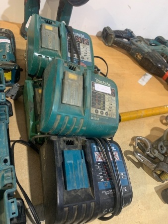 5 Makita 18V battery chargers