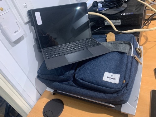 Notepad with keyboard and carry case + laptop stand