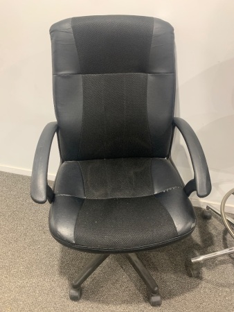 Swiveling office armchair