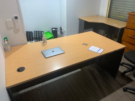 Office desk + corner desk
