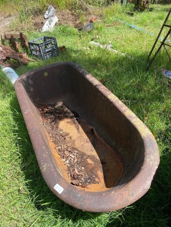 Cast iron bathtub - no feet