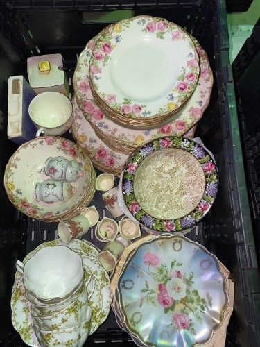  Royal Doulton dinner set English Rose plus Victoria plates, tea set. Beautiful lot