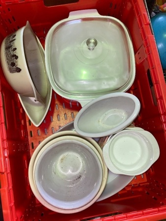 Selection of Pyrex cookware