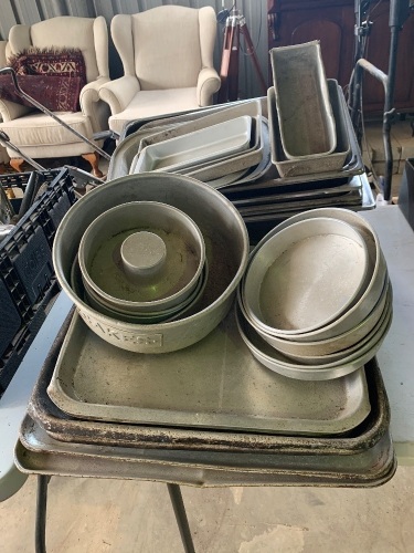 Large Lot of various sizes aluminium cooking trays