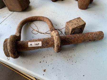 Extra large hand-forged D-shackle and pin