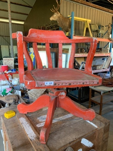 Antique swivelling captains chair