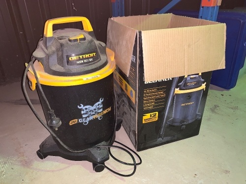 Detroit 1400W wet/dry vacuum cleaner