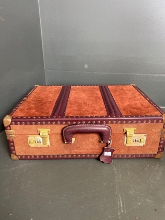 Vintage Burgundy suede suitcase (51x39)