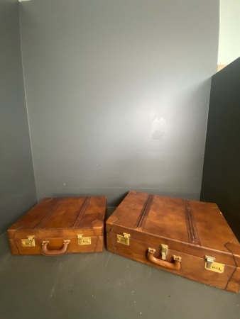 Set of 2 matching leather suitcases