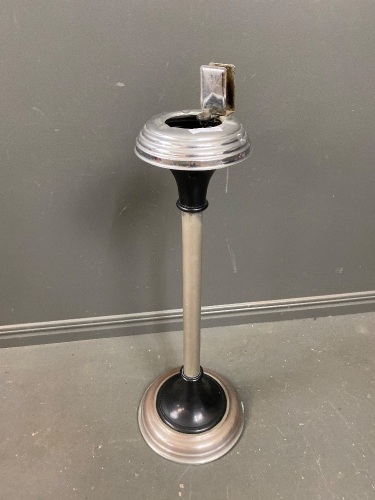 Retro chrome smokers stand