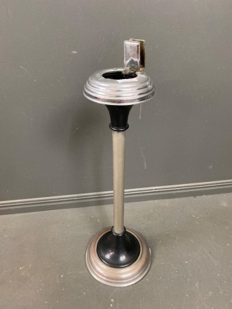 Retro chrome smokers stand