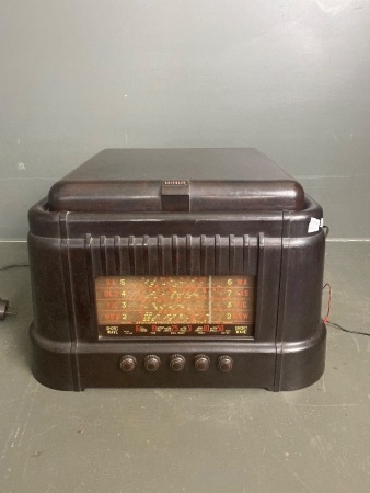 Hriesler Bakelite short wave radio & record player