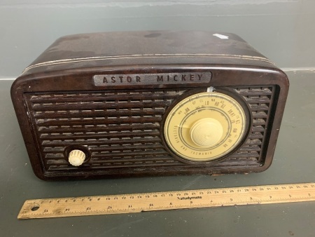 Astor Mickey Bakelite radio (Victoria & Tasmania)