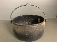 Black 4 gallon Clarke & Co. cast pot - no lid (rusted on the bottom) - 3