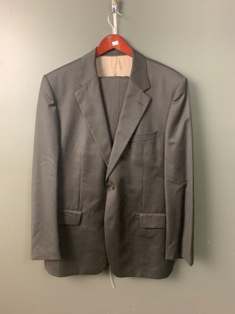 Hugo Boss mens suit size 56