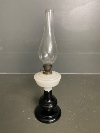 Art Deco style black and white kerosene lamp with fine flute (H440)