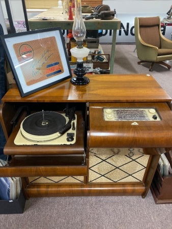 "His Masters Voice" antique wooden veneer radio and turntable