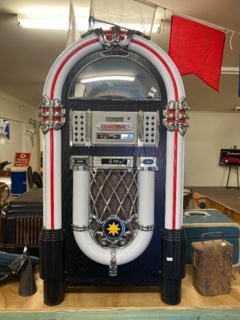 Signify replica Juke Box with turntable