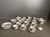 Hayasi fine china hand painted tea Kutani set 6 x cup and saucers,6x side plates, tea pot 2x milk jug, 2x sugar bowls (1 without lid, 5 x tea cups without saucers, 1 lid (doesn't fit anthing)