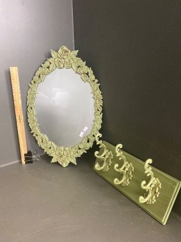 Set green ornate mirror and coat hooks (3)