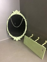 Set green ornate mirror and coat hooks (3) - 2