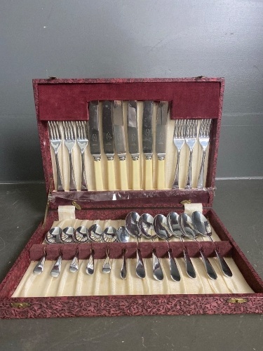 Brownes of Sheffield 6 piece Firth Stainless cultery set with bone handle knives