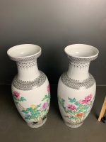 Pair of hand-painted Chinese vases -C1960s - 7