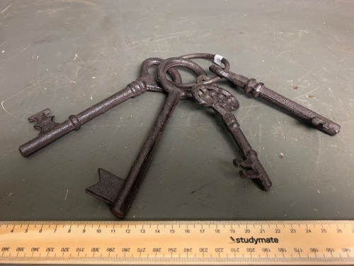 Ring of 4 cast iron keys