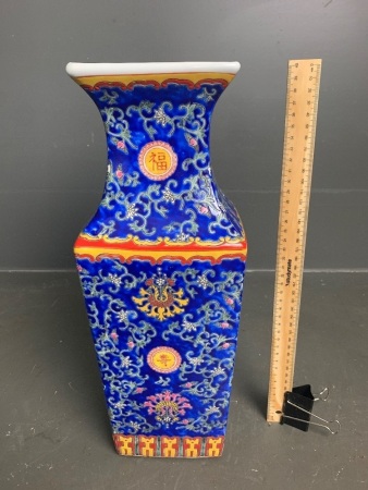 Vintage Chinese vase