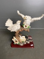 Resin Birds and Chicks Statue