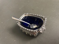 Hallmarked 1896 Birmingham sterling silver mustard pot and spoon with blue glass insert - 3