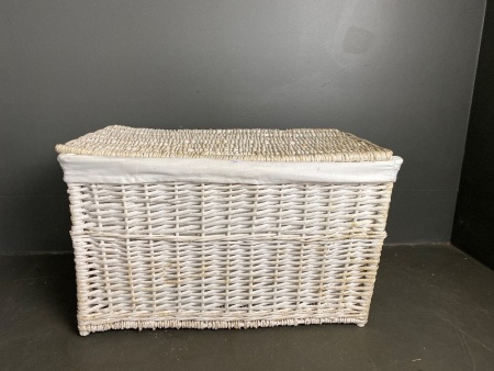 White cane basket