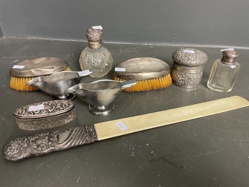 mixed set of silver ware / vanity pack