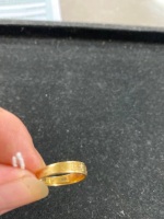 18ct Gold Ring with 3 Diamond Shaped Settings 3.1g approx  - 2