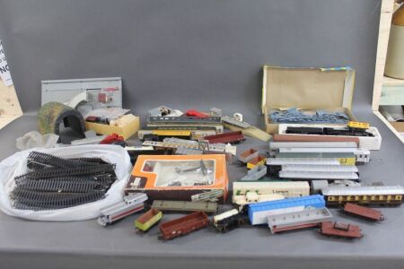 Box Lot of Assorted Toy Train Gear inc. Tracks, Engines & Carriages