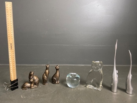 Assortment of small figurines - 3 small cats, 1 glass cat, 1 glass apple, 2 silver egrets