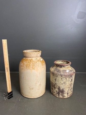 2 stoneware pots (1 with lid & made in London)