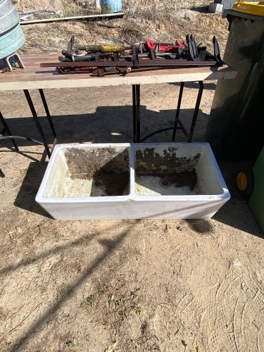 Double glazed concrete tub